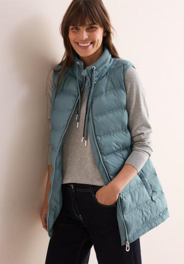 Длинный жилет