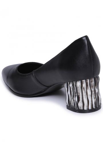 Туфли с высоким носом