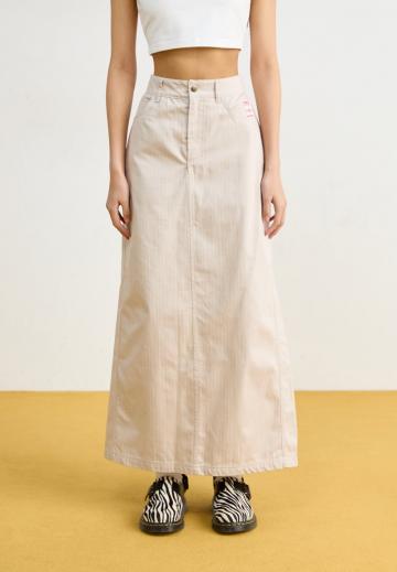 Юбка с накладными карманами