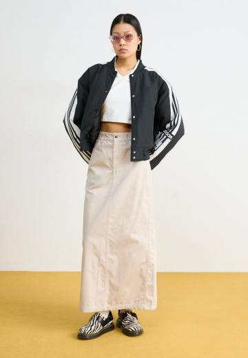 Юбка с накладными карманами