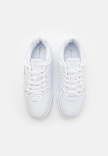 Кроссовки для зала