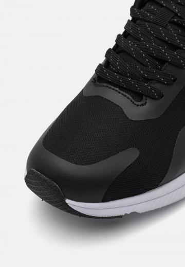 Тренировочные кроссовки