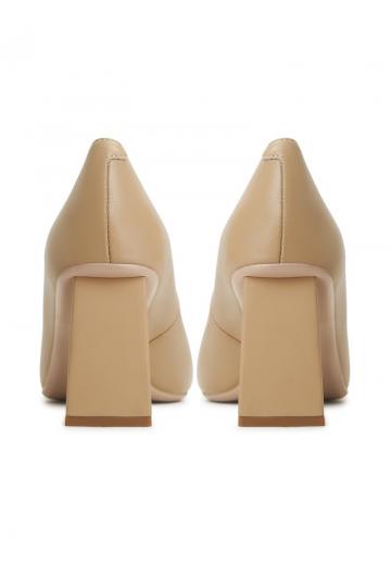 Туфли с высоким носом