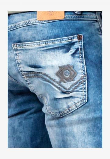 Узкие джинсы