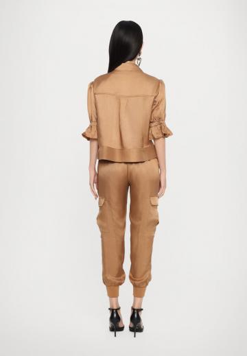 Брюки с накладными карманами