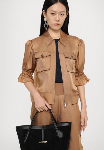 Брюки с накладными карманами