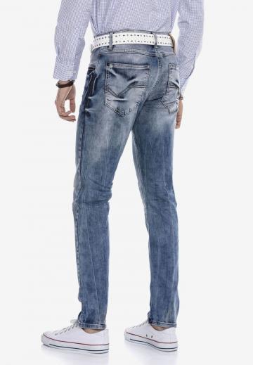 Узкие джинсы