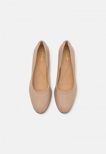 Туфли с высоким носом