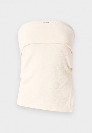 Топ без бретелек