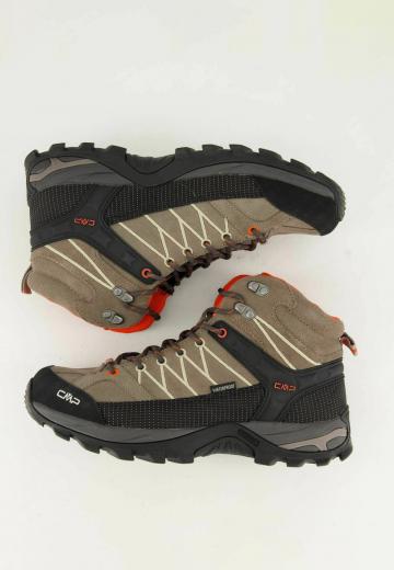 Походные кроссовки