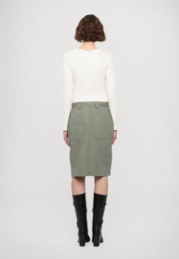 Юбка с накладными карманами
