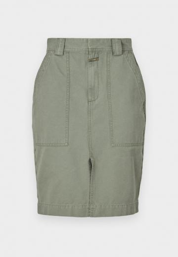 Юбка с накладными карманами