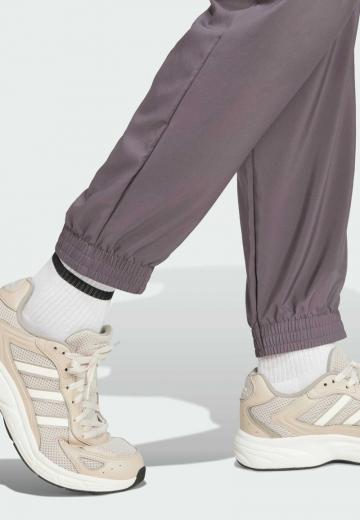 Брюки с накладными карманами