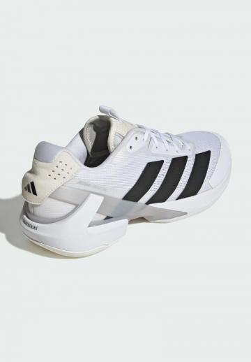 Теннисные кроссовки