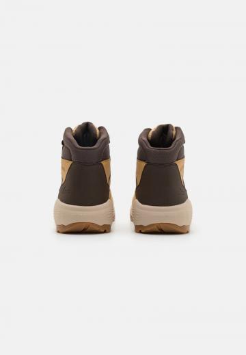 Походные ботинки