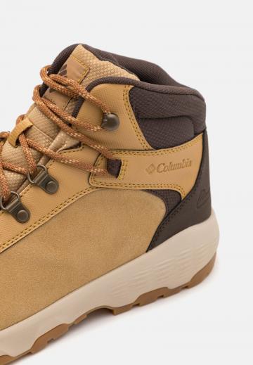 Походные ботинки