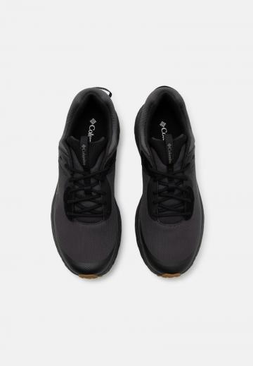 Походные кроссовки