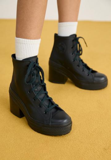 Ботинки на шнуровке