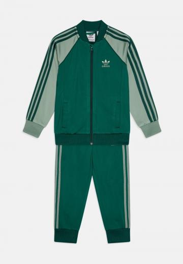 Набор одежды