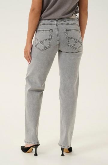 Прямые джинсы