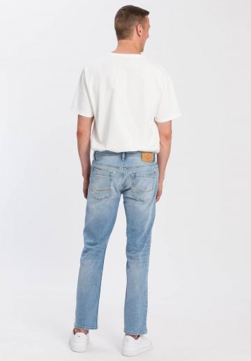 Прямые джинсы