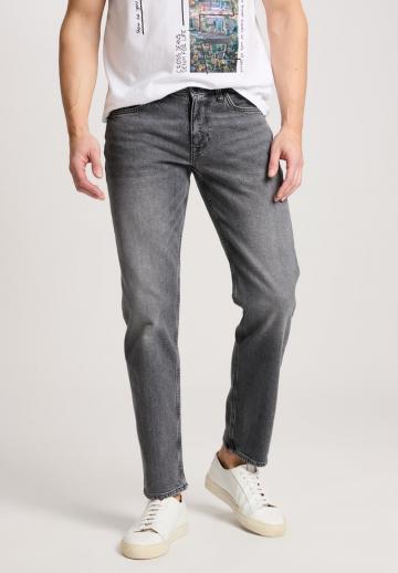 Прямые джинсы