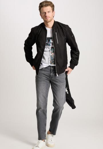 Прямые джинсы