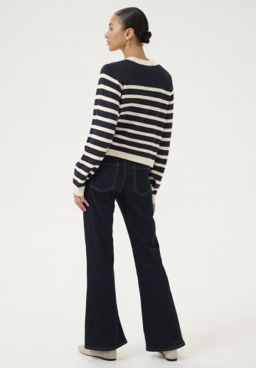 Вязаный жилет