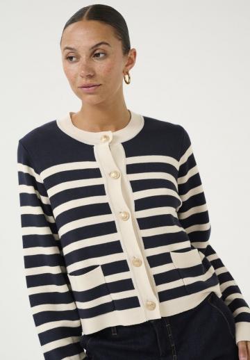 Вязаный жилет