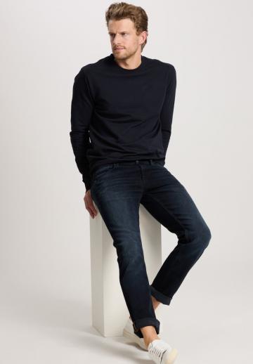 Узкие джинсы