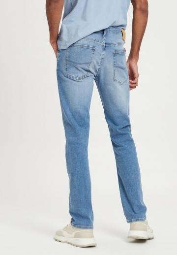 Узкие джинсы