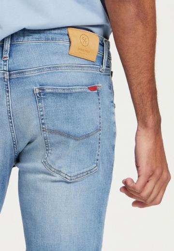 Узкие джинсы