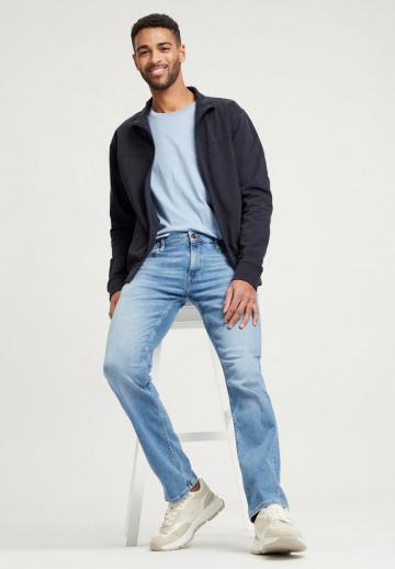 Узкие джинсы