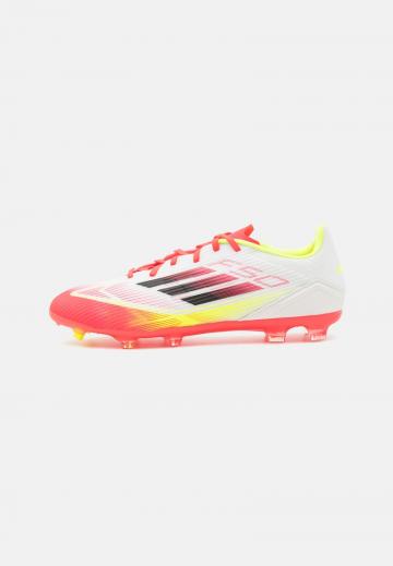 Футбольные бутсы