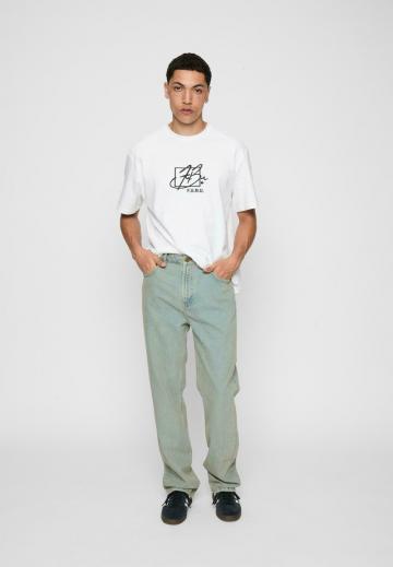 Прямые джинсы