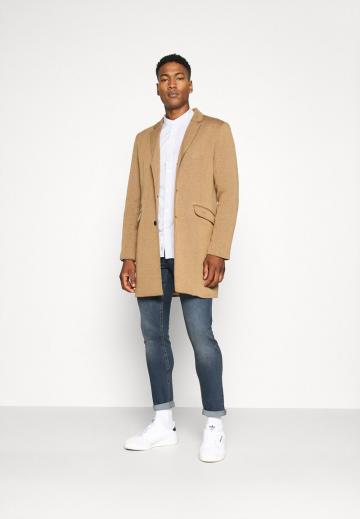 Узкие джинсы