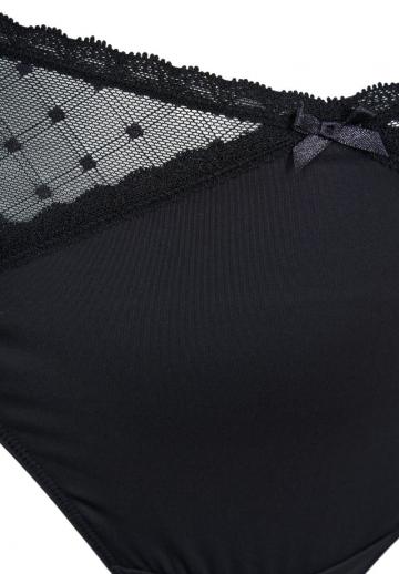 Трусы на бедрах