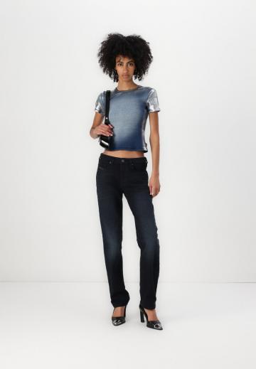 Прямые джинсы