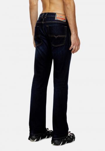 Клешеные джинсы