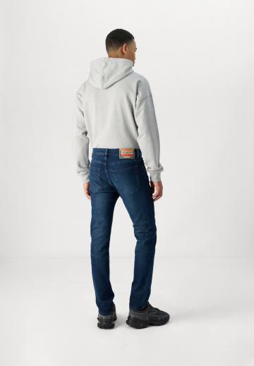 Узкие джинсы