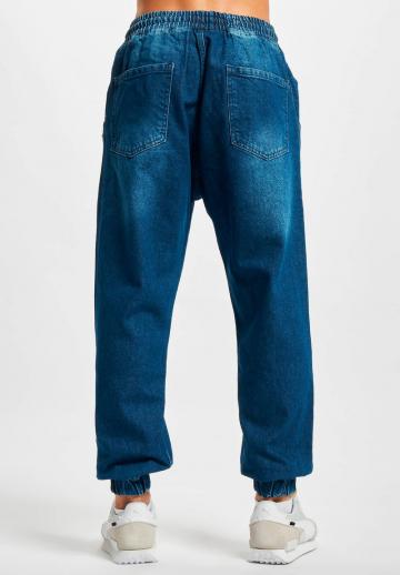 Узкие джинсы