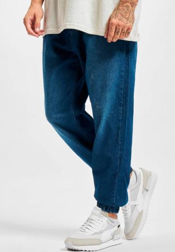 Узкие джинсы