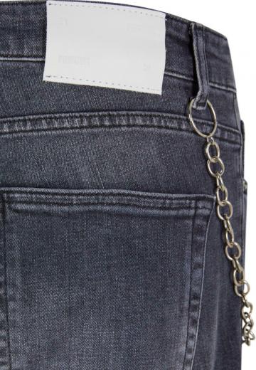 Узкие джинсы