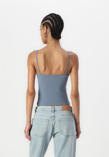 Топ на бретельках