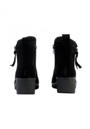 Сапожки на танкетке