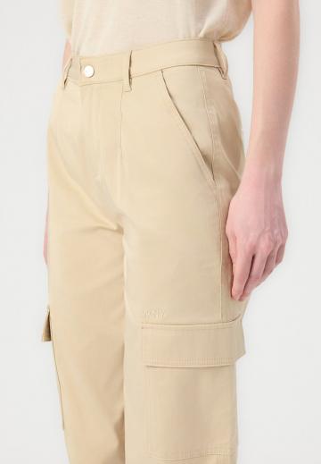 Брюки с накладными карманами
