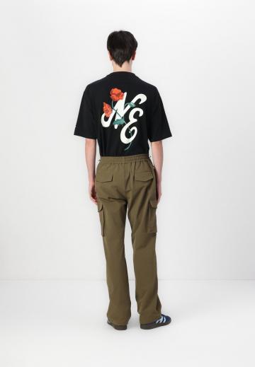 Брюки с накладными карманами