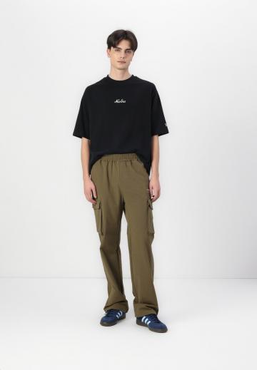 Брюки с накладными карманами