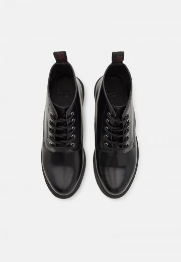 Ботинки на шнуровке