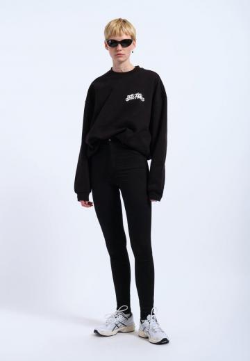 Узкие джинсы